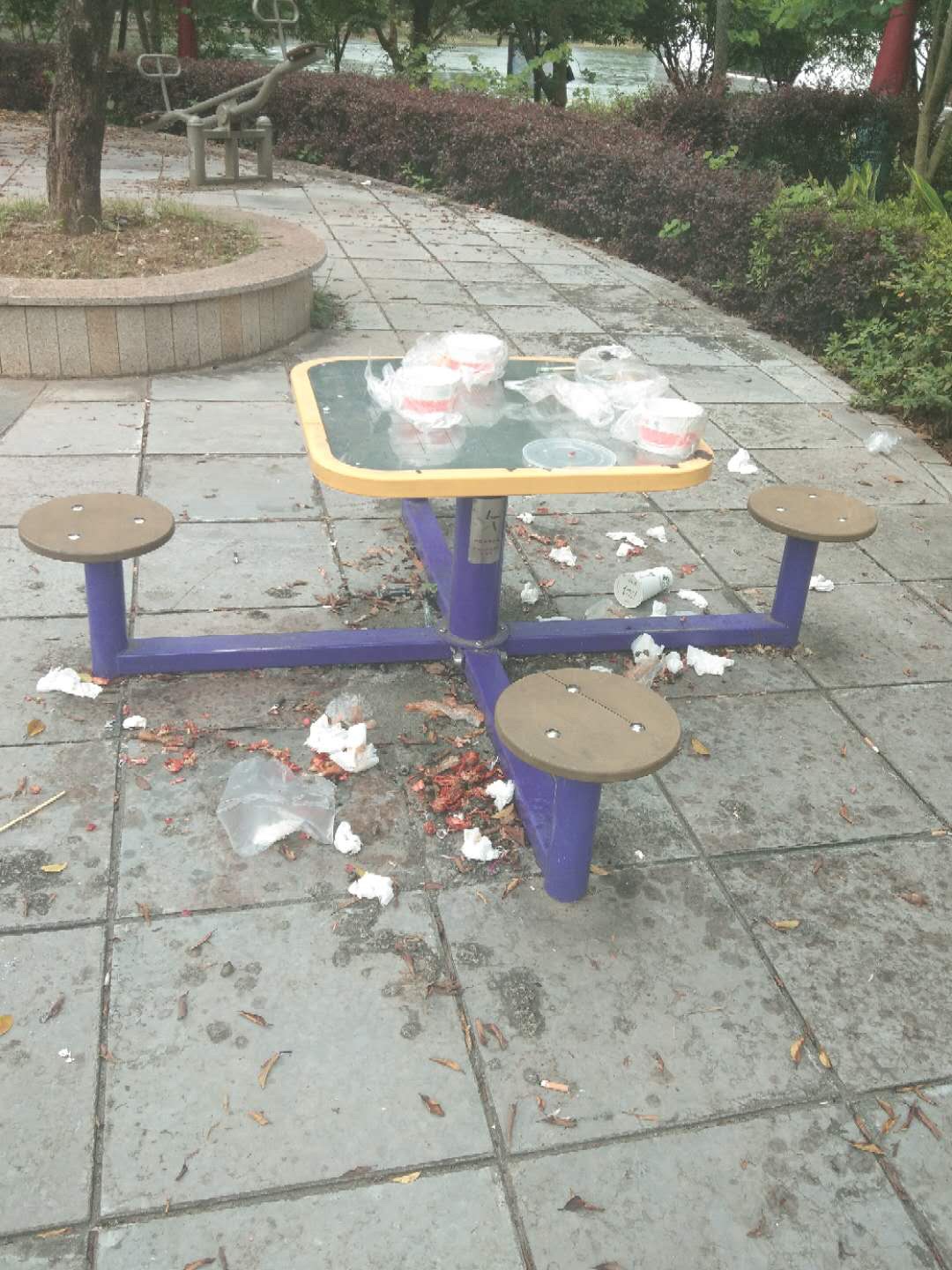 这些人素质太低了！574 / 作者:丁侦球 / 帖子ID:272868