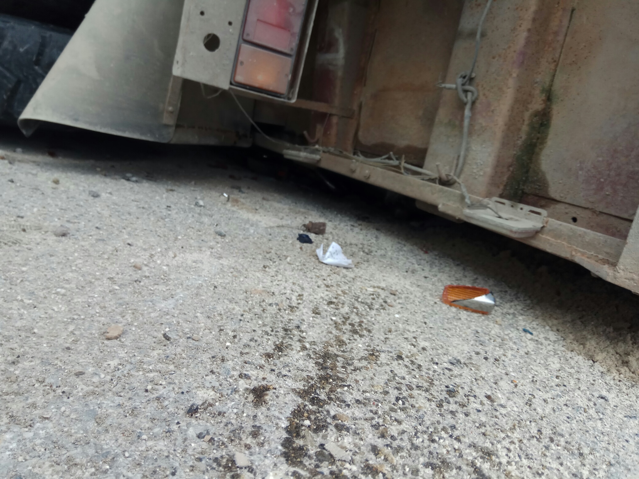 栗木高中出来的十字路口发生一起车祸191 / 作者:力行者 / 帖子ID:273686