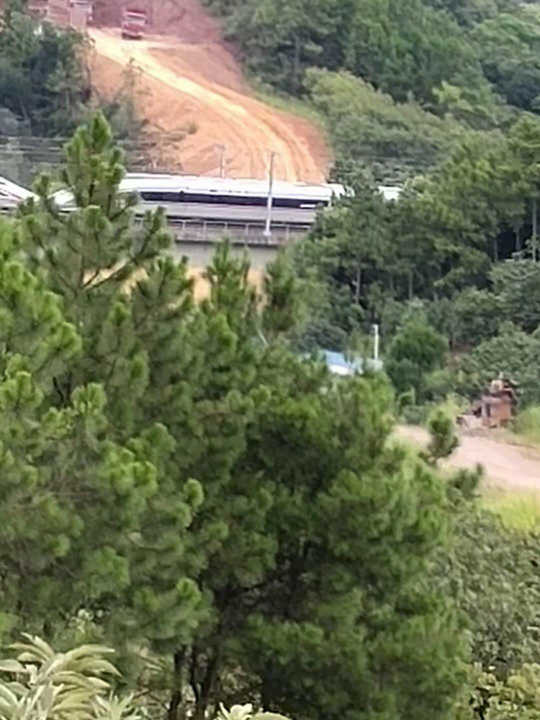 灌平高速线 恭城进门楼  三八渡槽出来点的铁路便道旁的山坡开始挖了642 / 作者:单身只为等你 / 帖子ID:275187