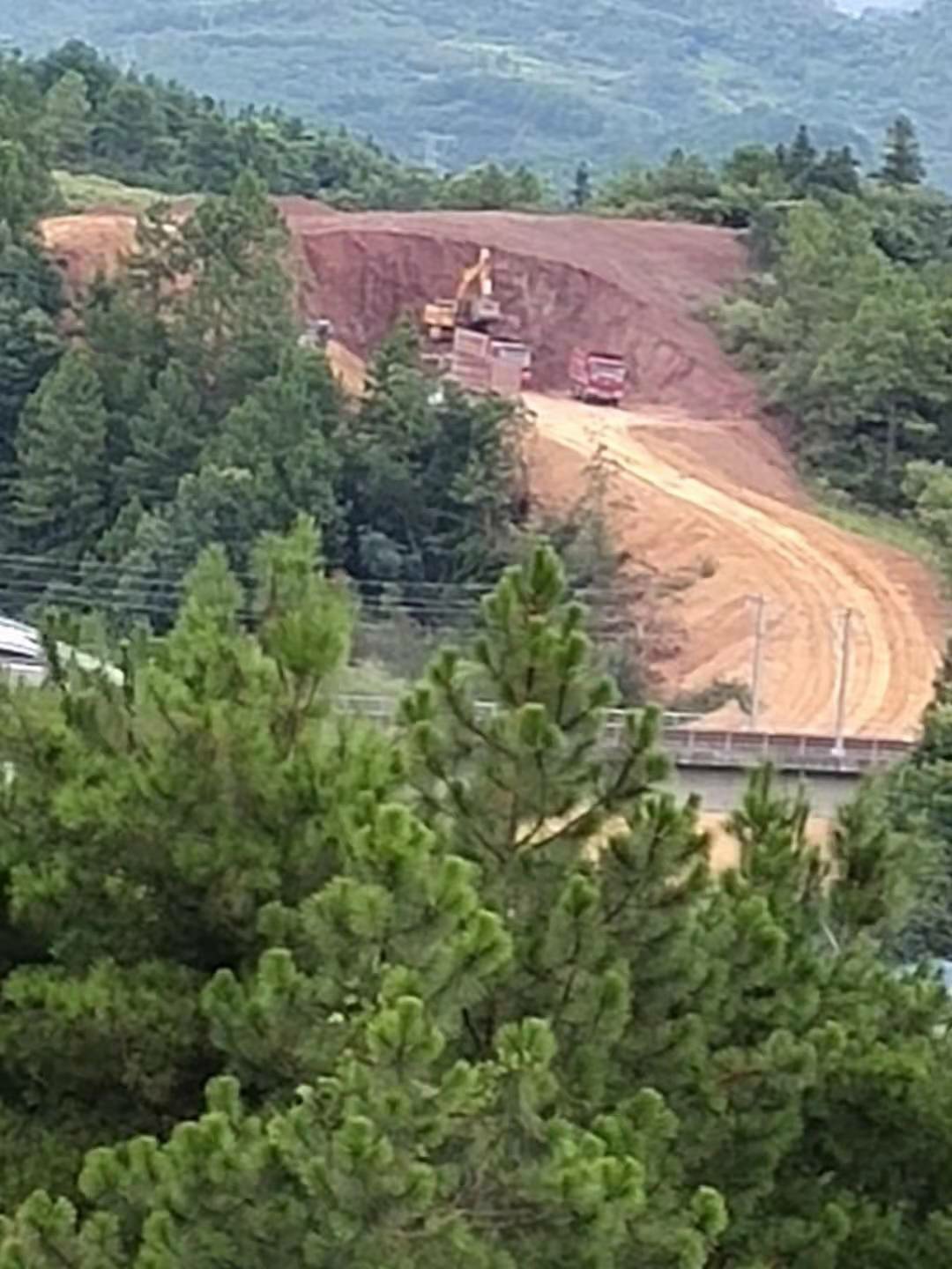 灌平高速线 恭城进门楼  三八渡槽出来点的铁路便道旁的山坡开始挖了169 / 作者:单身只为等你 / 帖子ID:275187