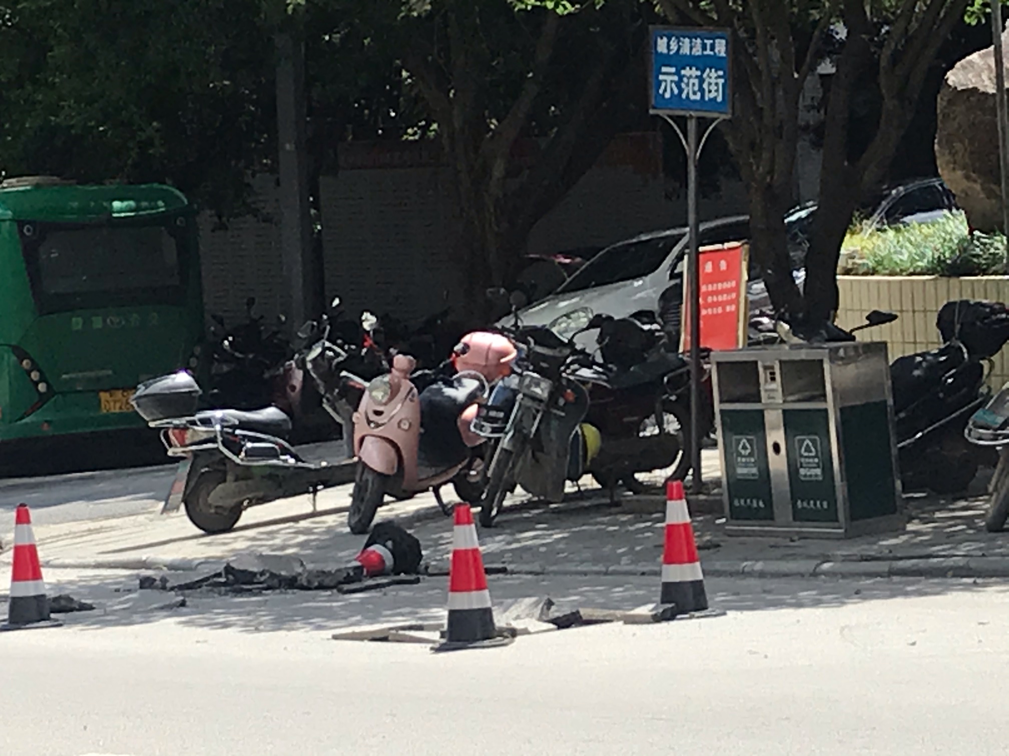 主街道挖那多坑是要搞什么鸭？697 / 作者:圆月小侠 / 帖子ID:275597
