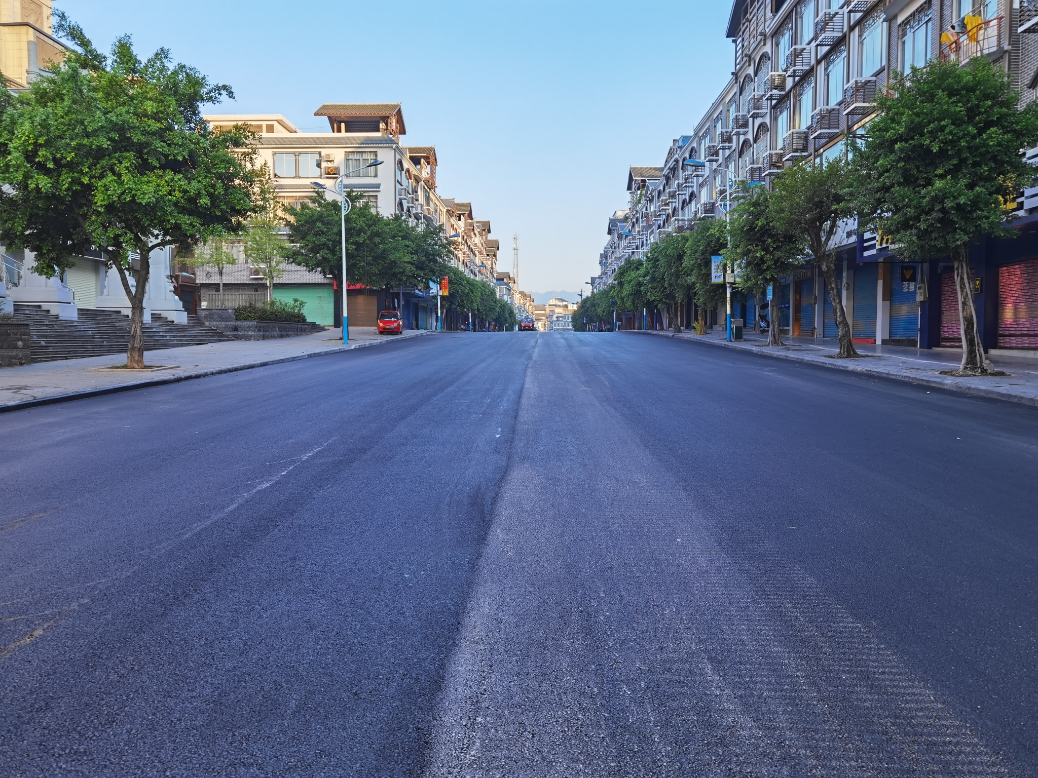 城中西路铺路把路边车子赶走以后好宽啊676 / 作者:忧伤428 / 帖子ID:276104