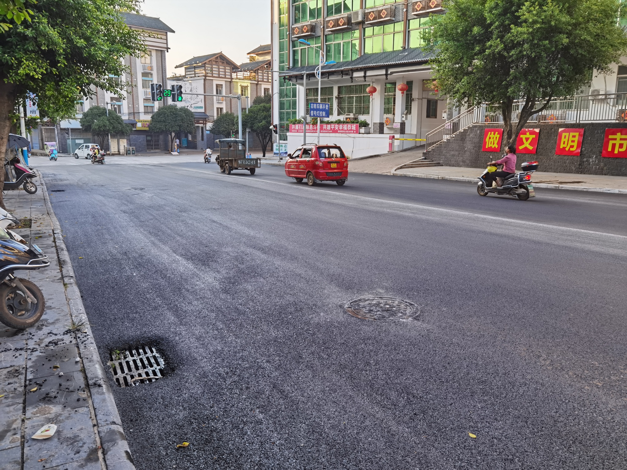城中西路铺路把路边车子赶走以后好宽啊503 / 作者:忧伤428 / 帖子ID:276104