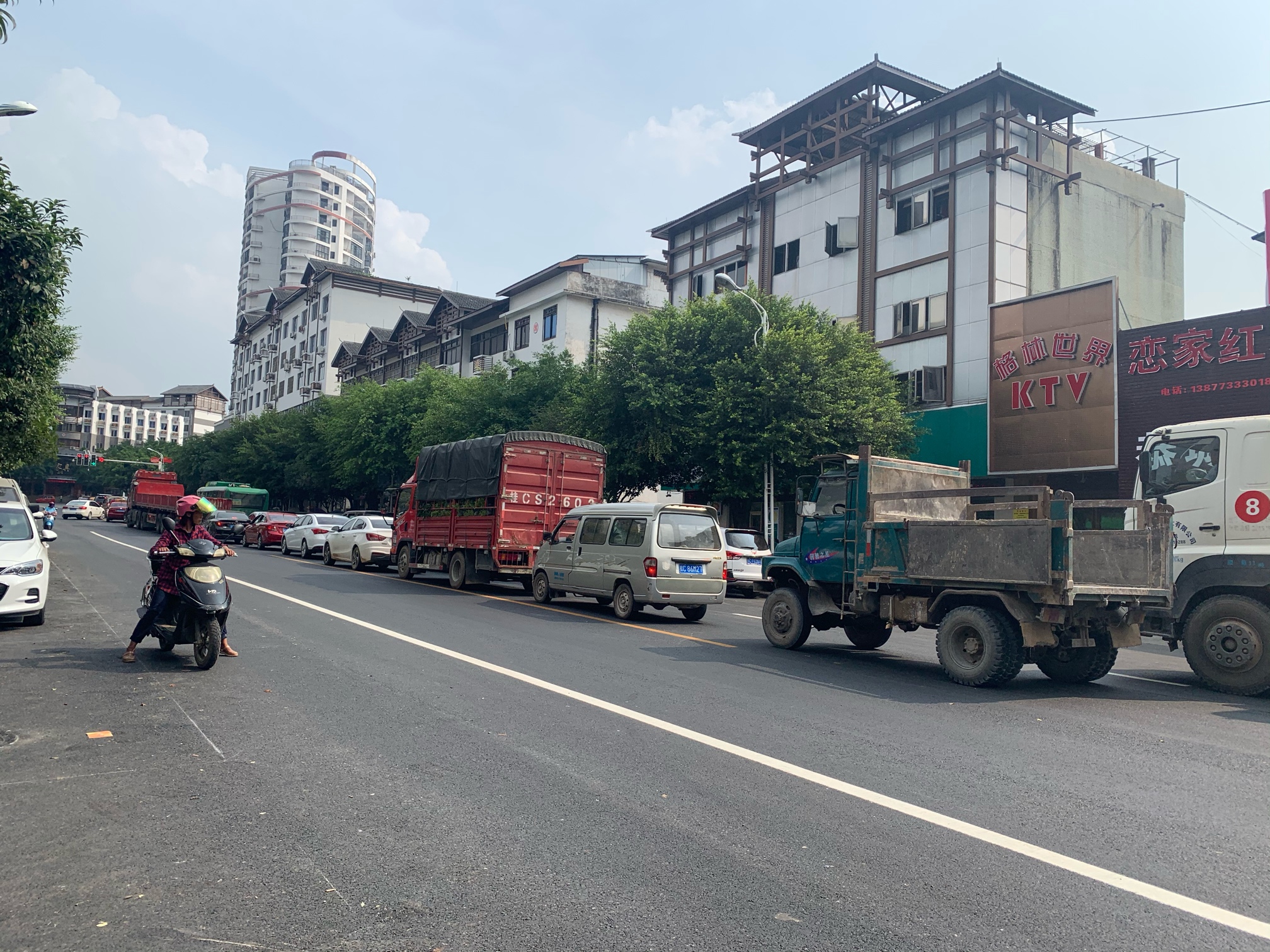 老车站两车发生追尾，造成小规模堵车886 / 作者:星河几重 / 帖子ID:276514