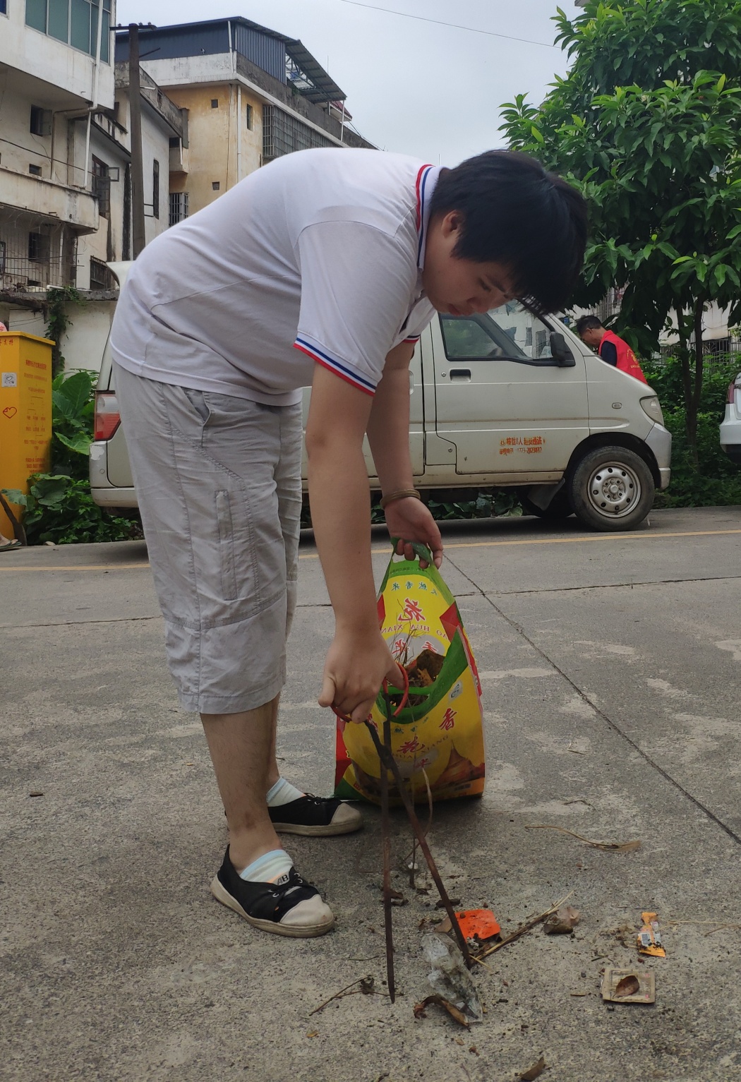 迎县庆三十周年——茶北社区党支部带领党员干部及义工义务劳动搞卫生59 / 作者:陈爱国 / 帖子ID:277127