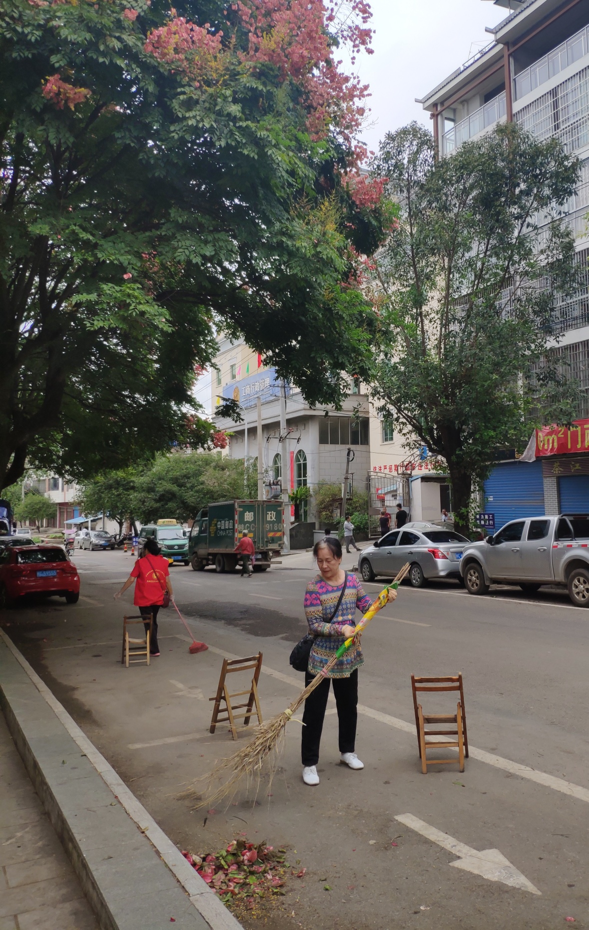 迎县庆三十周年——茶北社区党支部带领党员干部及义工义务劳动搞卫生238 / 作者:陈爱国 / 帖子ID:277127