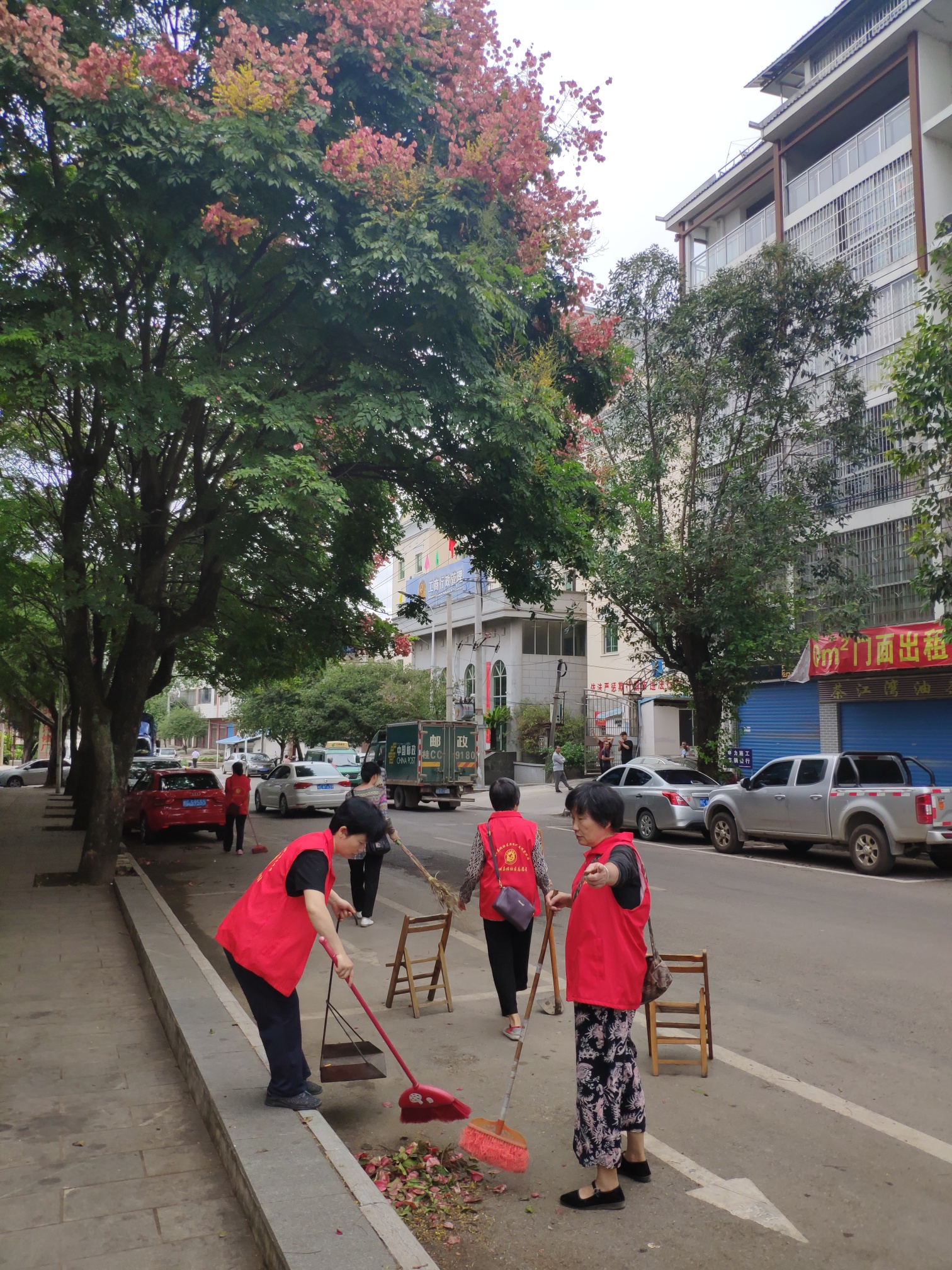 迎县庆三十周年——茶北社区党支部带领党员干部及义工义务劳动搞卫生389 / 作者:陈爱国 / 帖子ID:277127