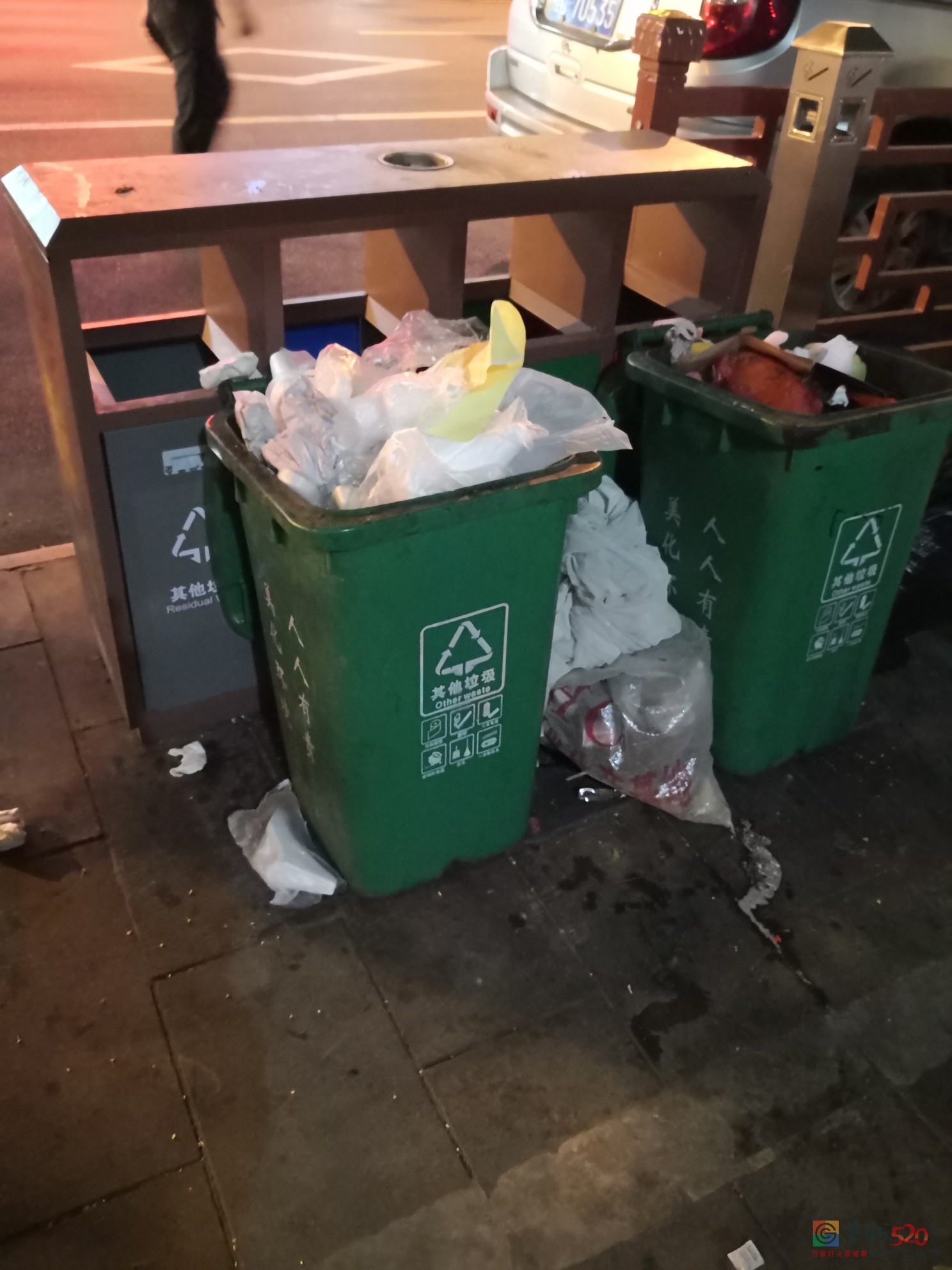 今天晚上在恭城街拍的，为什么垃圾不放垃圾桶里？943 / 作者:猛龙 / 帖子ID:277982