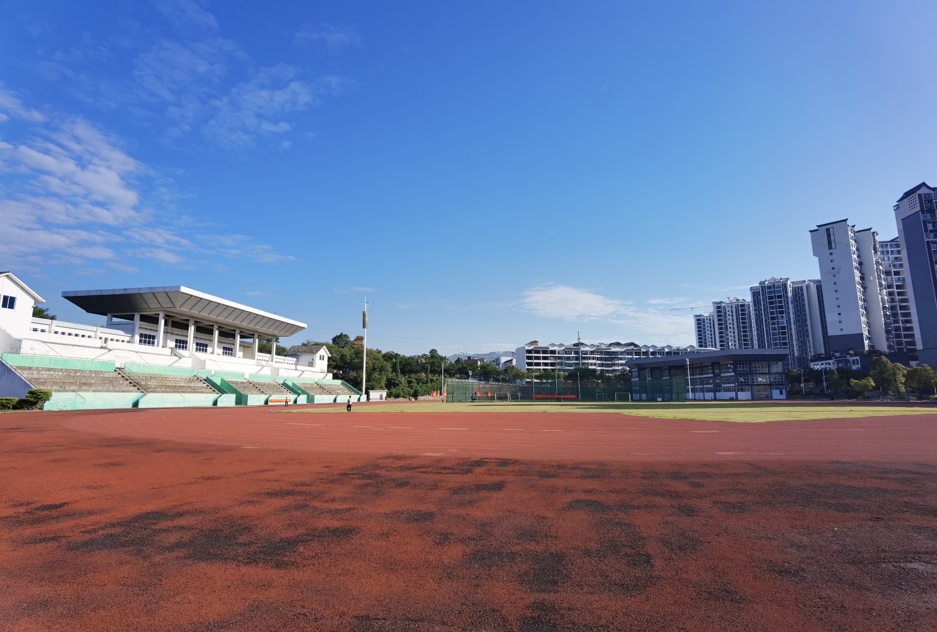 两三年没跑步，今天晨练哥2000米喉咙就发甜了278 / 作者:忧伤428 / 帖子ID:278662
