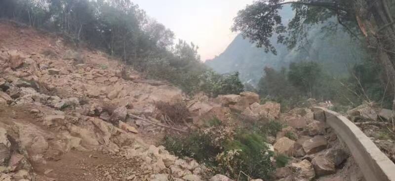 三江洗脚岭大界厄路段塌方了334 / 作者:小新数码 / 帖子ID:279076