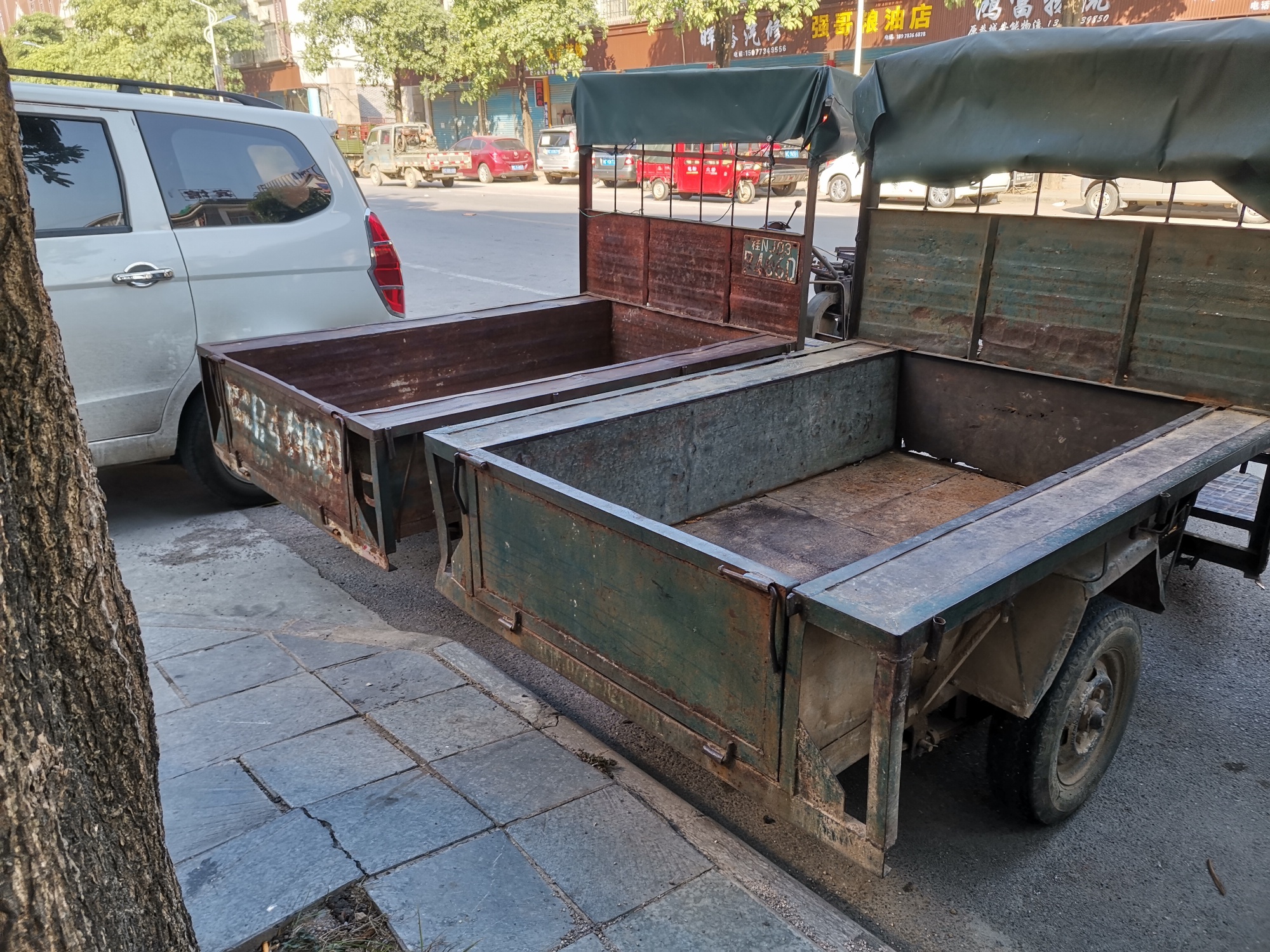 好多卖柿饼的拖拉机没有贴反光标识，求关注。785 / 作者:baby甜心 / 帖子ID:279145