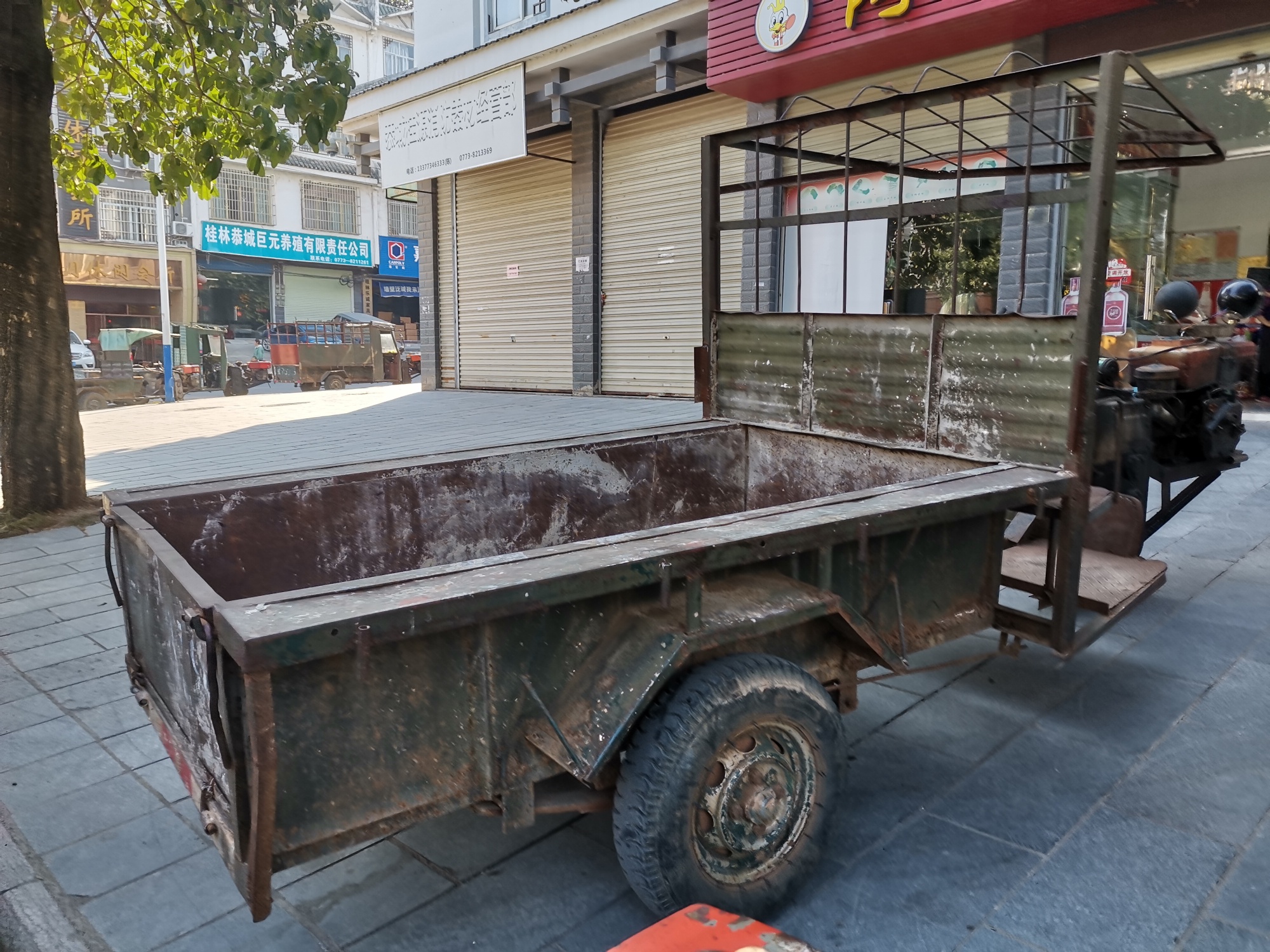 好多卖柿饼的拖拉机没有贴反光标识，求关注。433 / 作者:baby甜心 / 帖子ID:279145