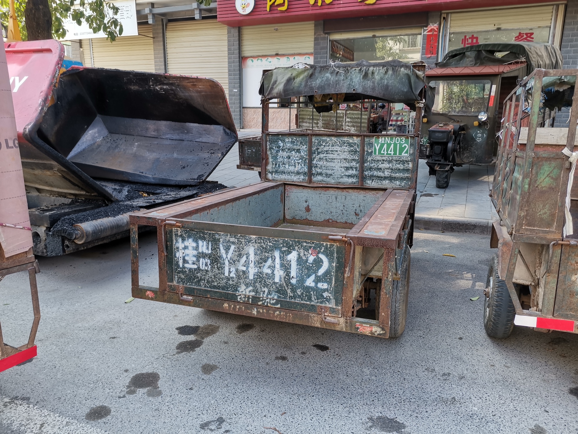 好多卖柿饼的拖拉机没有贴反光标识，求关注。408 / 作者:baby甜心 / 帖子ID:279145