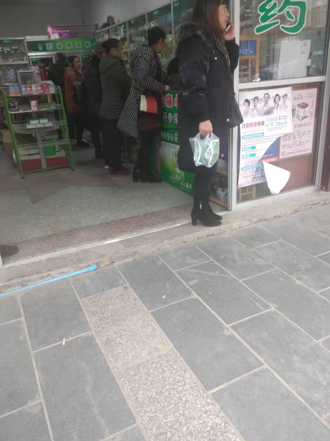 药店人爆满，发烧咳嗽药不给买了，只能买板蓝根697 / 作者:丁侦球 / 帖子ID:281278