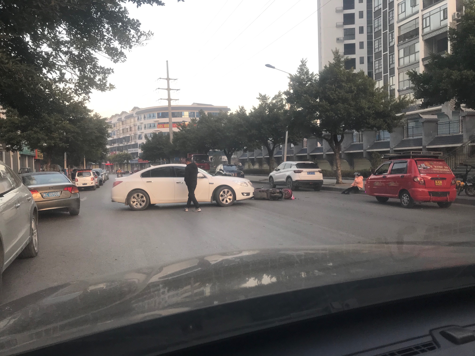 一大早就看到车祸265 / 作者:公路美学 / 帖子ID:281315