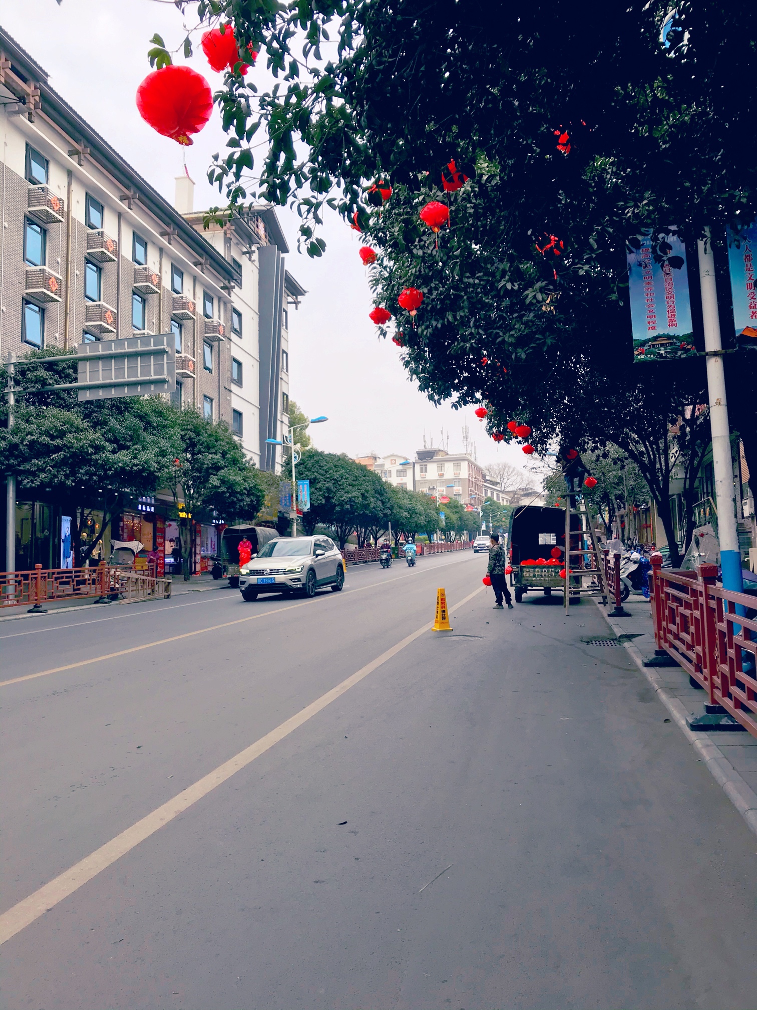 街道两旁又开始挂上红红的灯笼102 / 作者:小新数码 / 帖子ID:281929