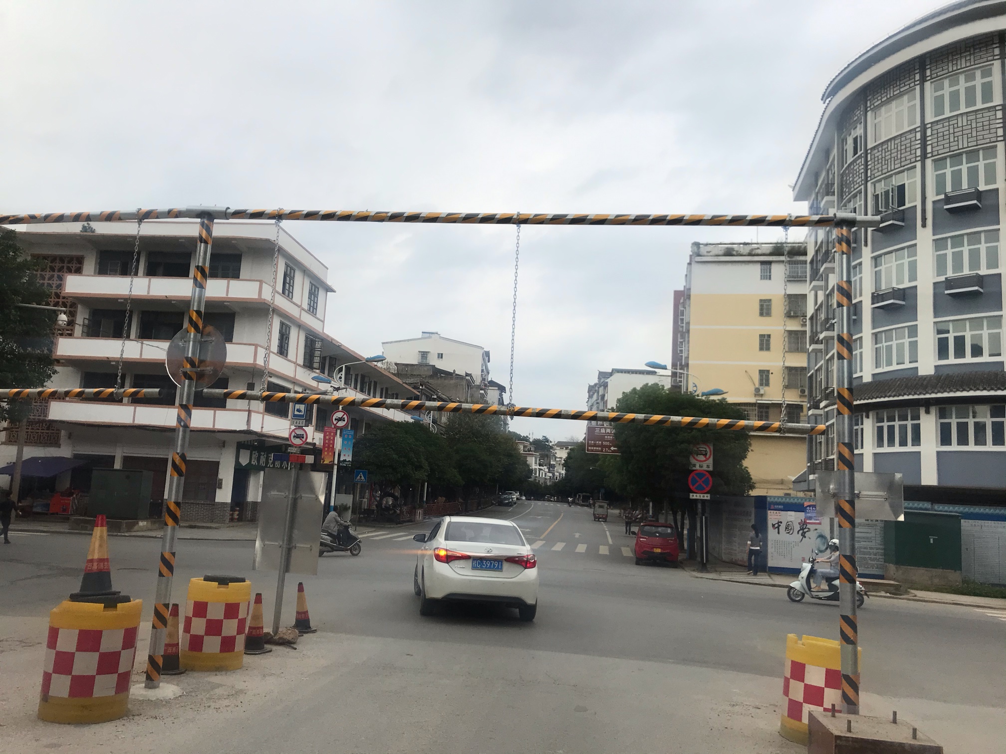 燕岩大桥的限高杆再不怕被撞了881 / 作者:公路美学 / 帖子ID:284612