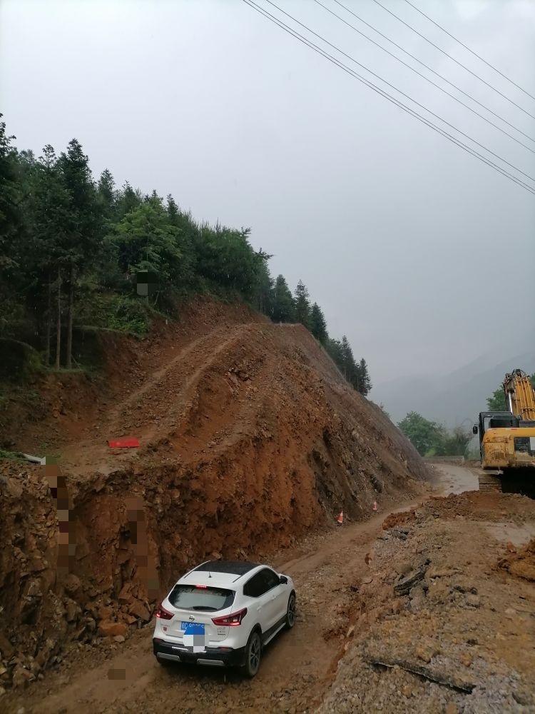 恭城县三江乡往钟山县方向中央洞村至钟山县交汇处路况告知848 / 作者:平常心53 / 帖子ID:285340