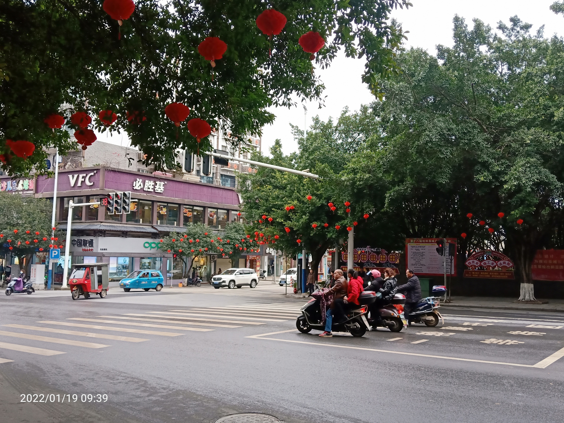 快过年了，这些工人开始扮靓县城了啵:788 / 作者:陈爱国 / 帖子ID:292166