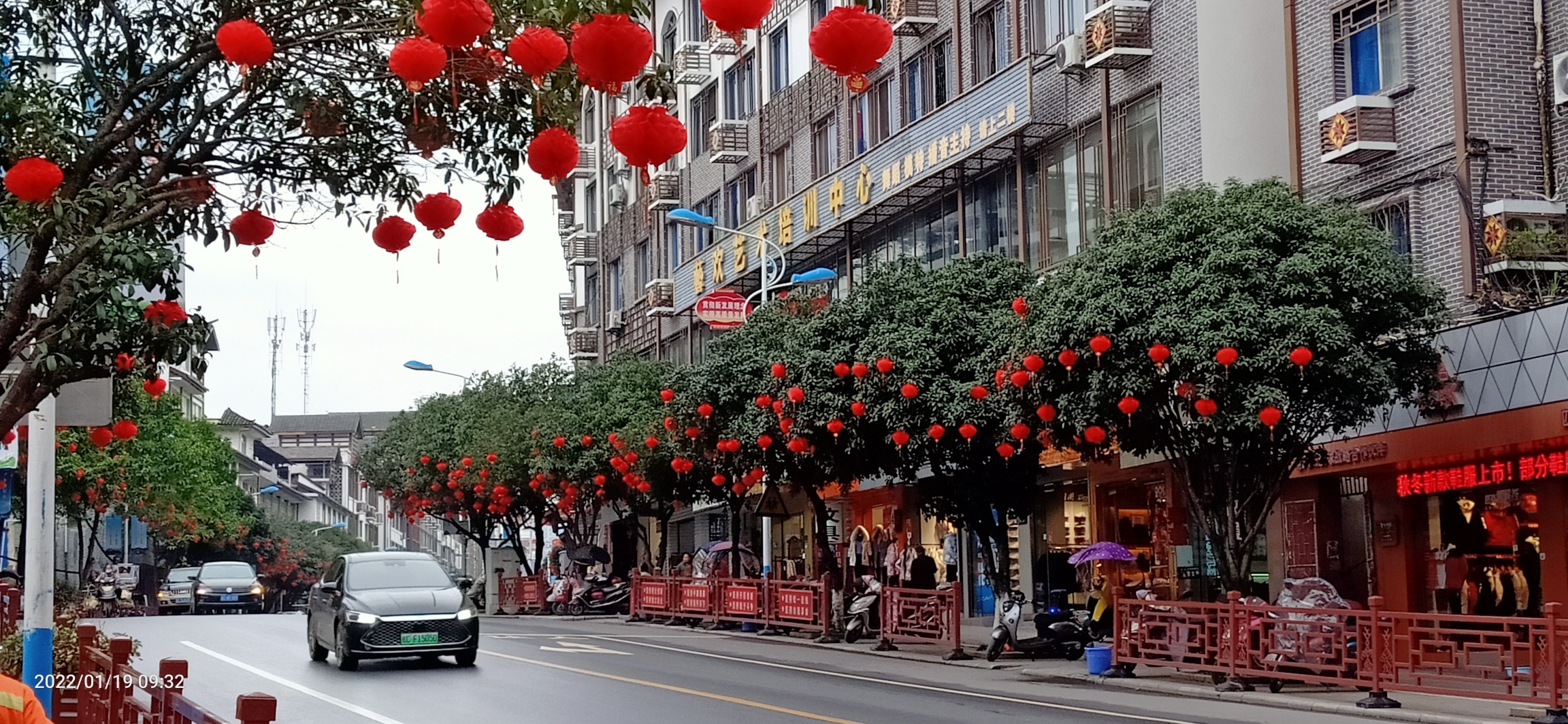 快过年了，这些工人开始扮靓县城了啵:58 / 作者:陈爱国 / 帖子ID:292166