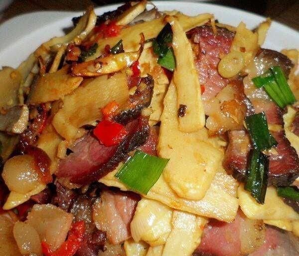 三月三，笋子盛麻篮！
黄壳鹞笋炒腊肉~绝配，通肠又刮油！628 / 作者:力行者 / 帖子ID:294035
