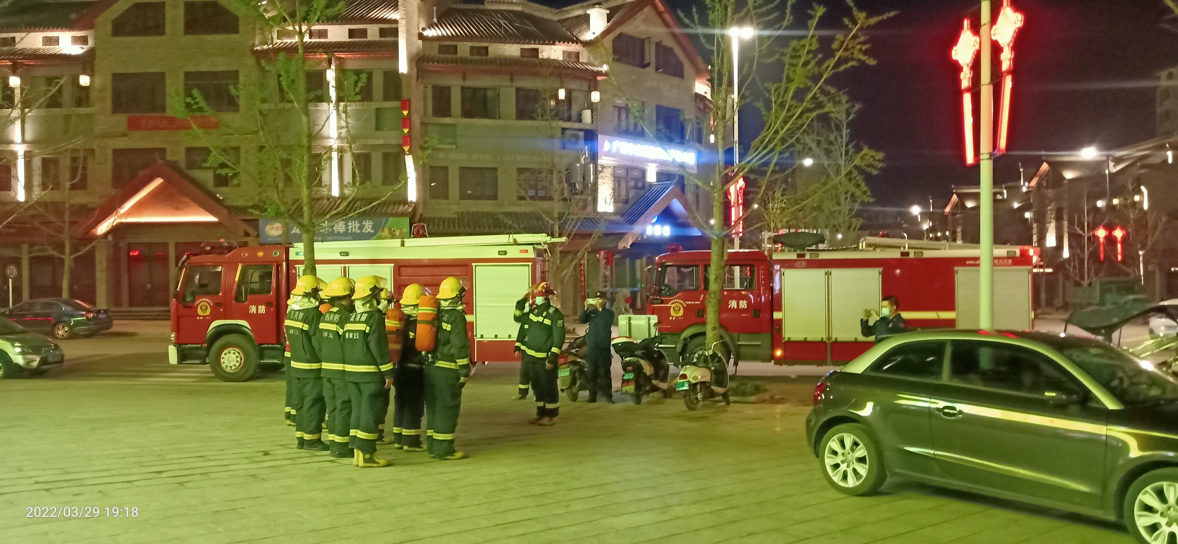 昨晚偶遇消防人员在油茶小镇的六福超市演练消防821 / 作者:陈爱国 / 帖子ID:294073
