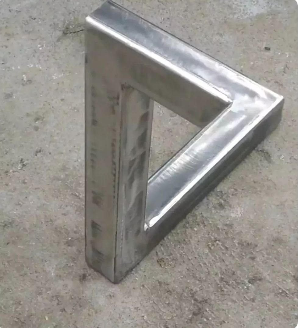 这个三角形看久了眼睛会痛的708 / 作者:君无悠 / 帖子ID:302086