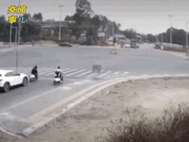 一组动告诉大家：十次车祸九次快，切莫在公路上开飞机666 / 作者:猛龙 / 帖子ID:302114