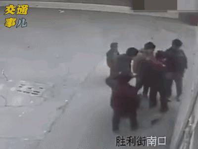 一组动图警示：春节放鞭炮时千万别向阴阱盖里放！407 / 作者:猛龙 / 帖子ID:303087