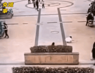 一组动图警示：春节放鞭炮时千万别向阴阱盖里放！28 / 作者:猛龙 / 帖子ID:303087