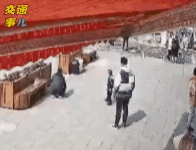 一组动图警示：春节放鞭炮时千万别向阴阱盖里放！972 / 作者:猛龙 / 帖子ID:303087