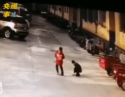 一组动图警示：春节放鞭炮时千万别向阴阱盖里放！770 / 作者:猛龙 / 帖子ID:303087