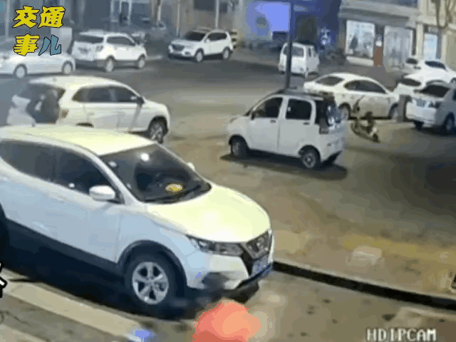 一组动图警示：春节放鞭炮时千万别向阴阱盖里放！223 / 作者:猛龙 / 帖子ID:303087