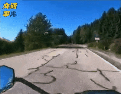 一个个动图警示，骑摩托车别开飞机594 / 作者:猛龙 / 帖子ID:303130