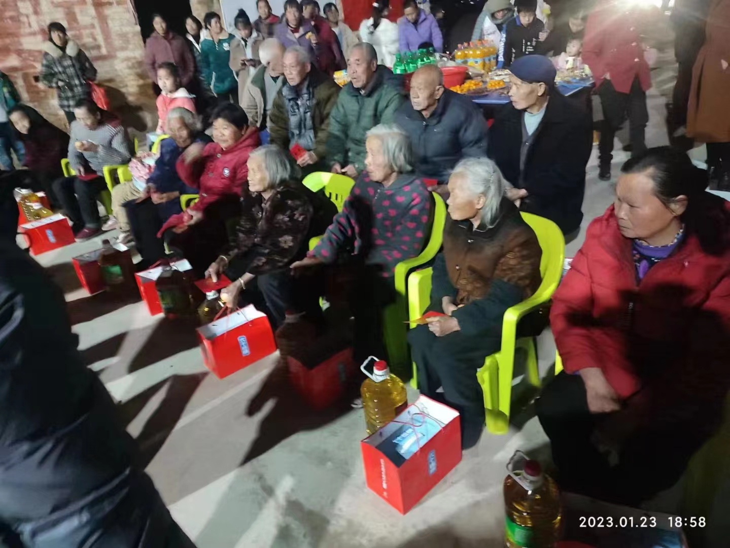 正月初二，振东堡村举办“新年敬老爱幼茶会”活动721 / 作者:更强 / 帖子ID:303593