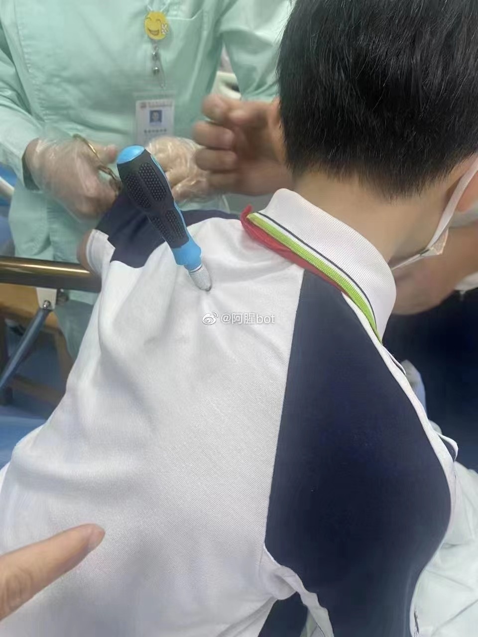 未成年下手真狠，螺丝刀直接插到底416 / 作者:猛龙 / 帖子ID:307172