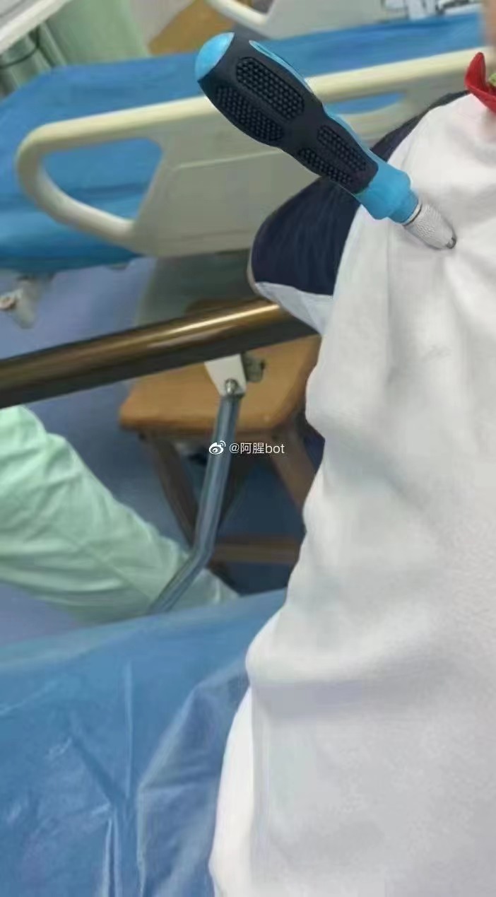 未成年下手真狠，螺丝刀直接插到底656 / 作者:猛龙 / 帖子ID:307172