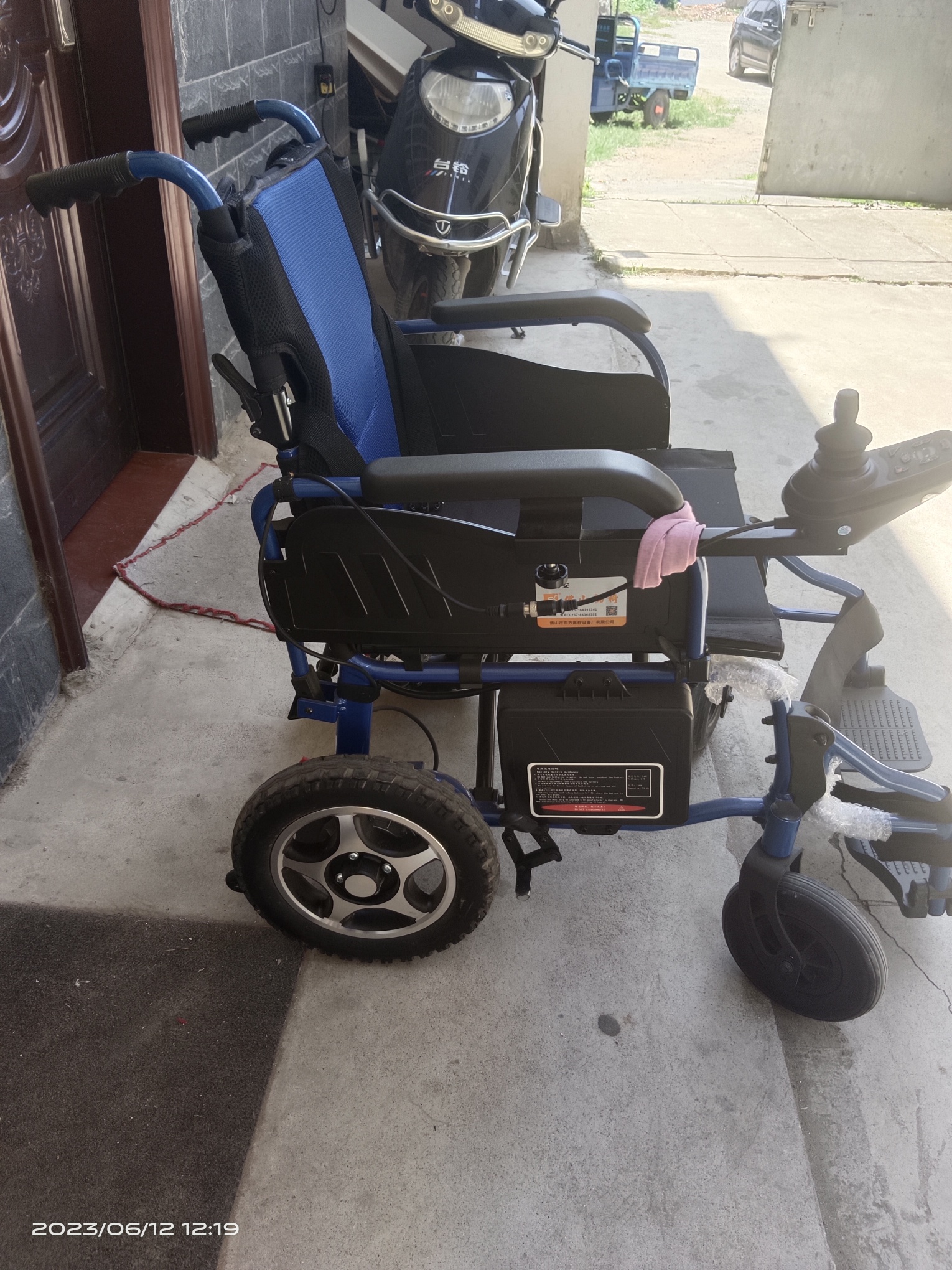 电动轮椅车475 / 作者:荃芯荃薏 / 帖子ID:307578