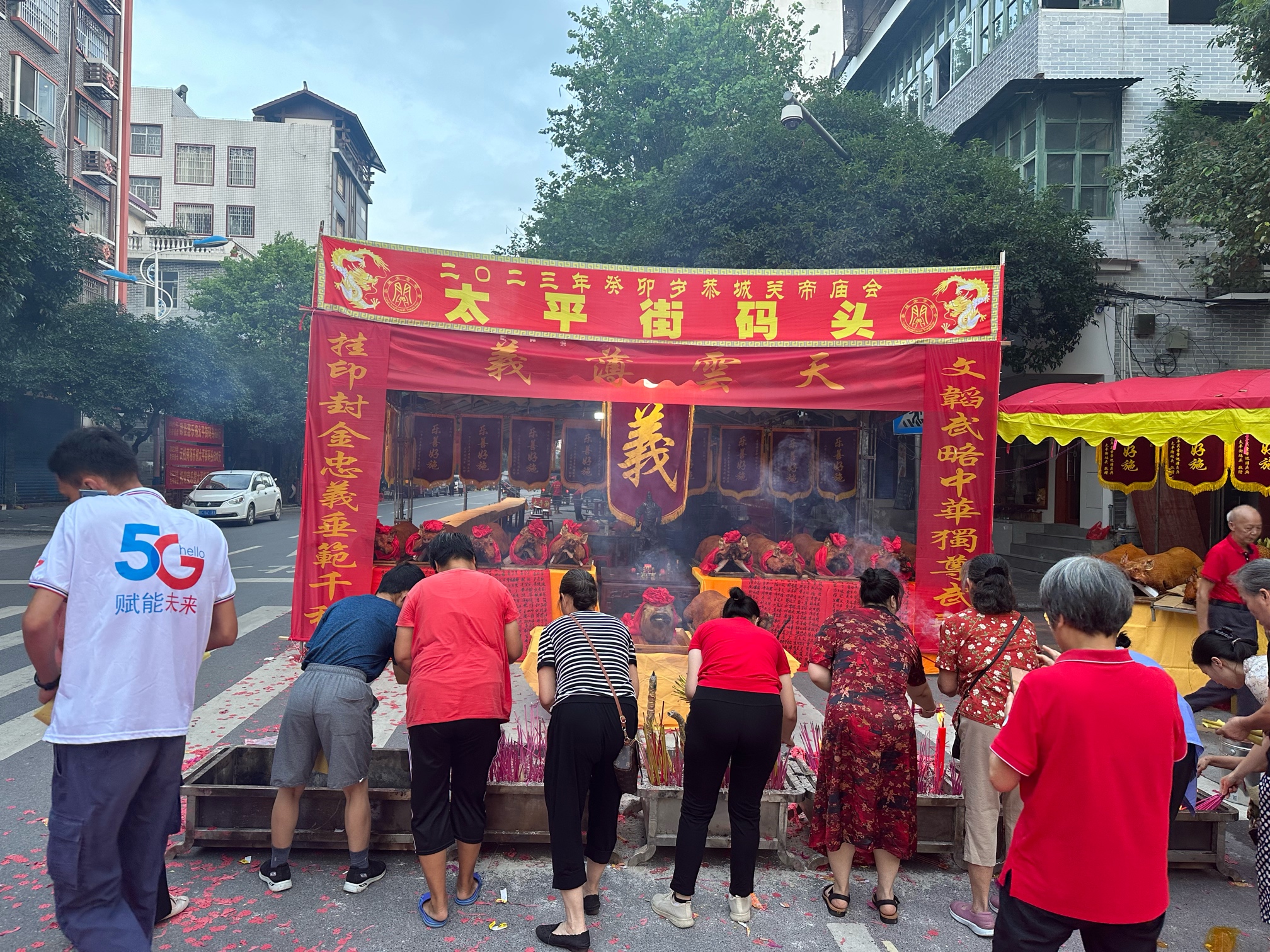 早上出来烧点香217 / 作者:闲不住a / 帖子ID:308087