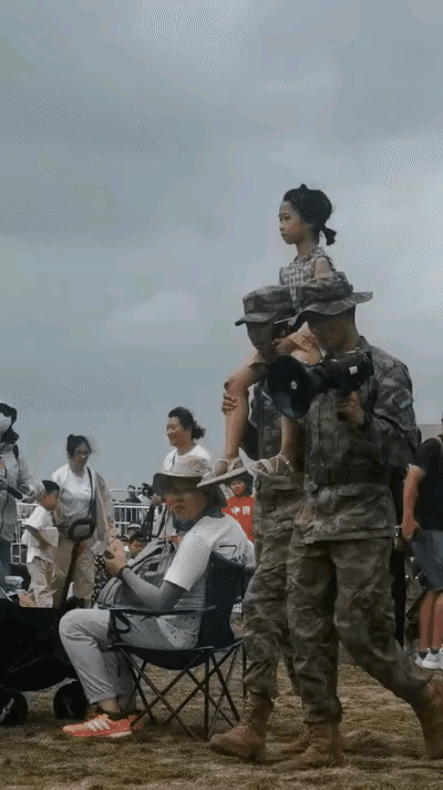 小女孩：叔叔走，下一个场馆，继续找家长519 / 作者:猛龙 / 帖子ID:308969