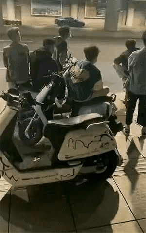 鬼火们的电动车瞬间不香了239 / 作者:猛龙 / 帖子ID:314197