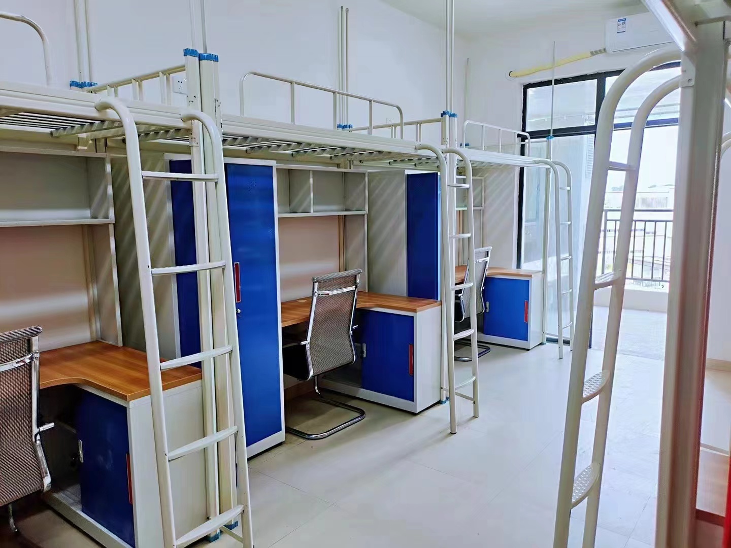 15一小时/平乐工业区电池厂小时工（长白班）
【招聘要求】女工18-47岁，男 ...8 / 作者:招工小覃 / 帖子ID:319642